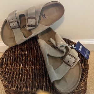 Birkenstock Arizona Taupe Suede Sandal. Size 36. Never been worn.